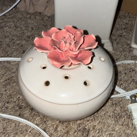 Scentsy Other - Scentsy wax warmer Floral Ceramic with Pink Flower